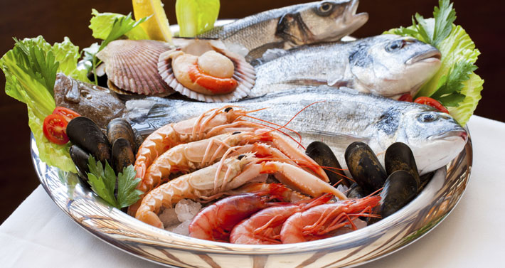 Fisch und Meeresfrüchte sind das perfekte Low Carb Lebensmittel